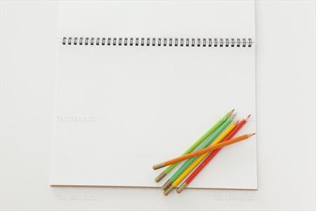  تصویر با کیفیت مداد رنگ روی دفتر نقاشی سیمی  